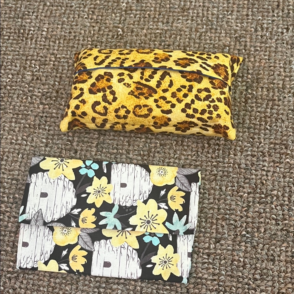 Leopard Print and Floral Pattern Wallet/Tissue  Set